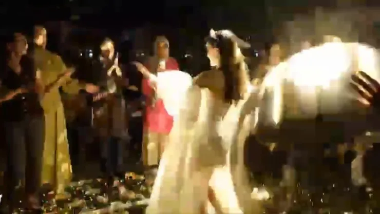 Kına gecesinde eğlenenlerin üzerine disko topu düştü: Yaralılar var