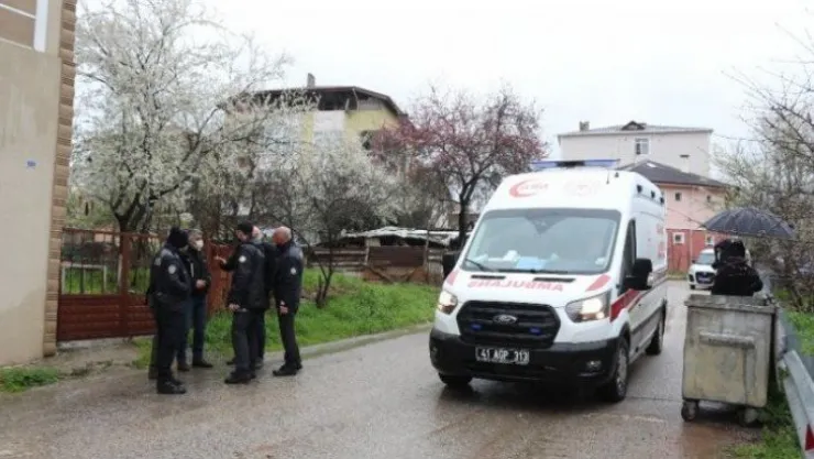 Kısıtlamada sokakta bıçaklı kavga: 3 yaralı