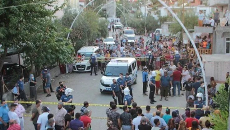 Kızının düğünde barıştığı eşinin boğazını keserek öldürdü!