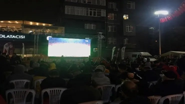 Kocaeli- Bandırma maçı kent meydanında dev ekrana taşınıyor