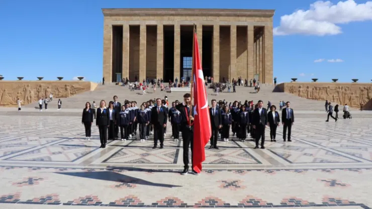 Kocaeli Bilnet Okulları öğrencileri Ata'nın huzuruna çıktı