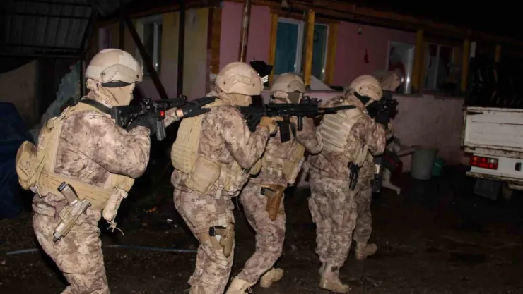 Kocaeli'de 16 ayrı adreste silah kaçakçılarına baskın