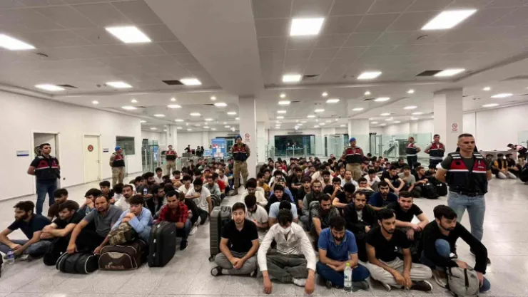 163 düzensiz göçmen sınır dışı edildi