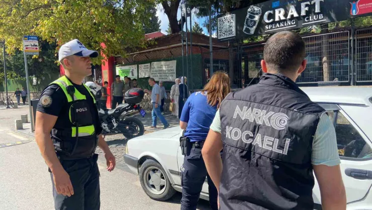 Kocaeli'de 26 ekip, okul çevrelerini narkotik ablukaya aldı
