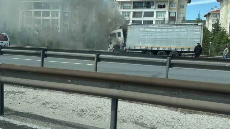 Kocaeli'de tır alevlere teslim oldu