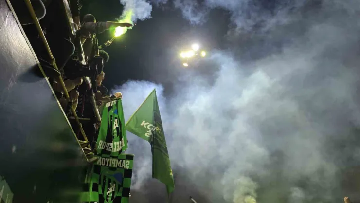 Kocaeli'de binlerce kişi şampiyonluğu hep birlikte kutladı