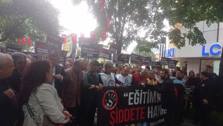 Kocaeli'de binlerce öğretmen yürüdü