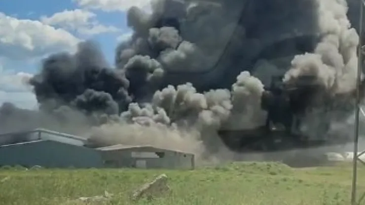 Kocaeli'de boya fabrikasında yangın çıktı