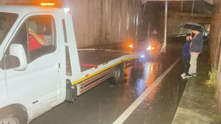 Kocaeli'de cadde ve sokaklar sular altında kaldı