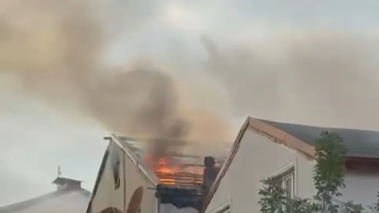 Kocaeli'de çatı yangını korkuttu