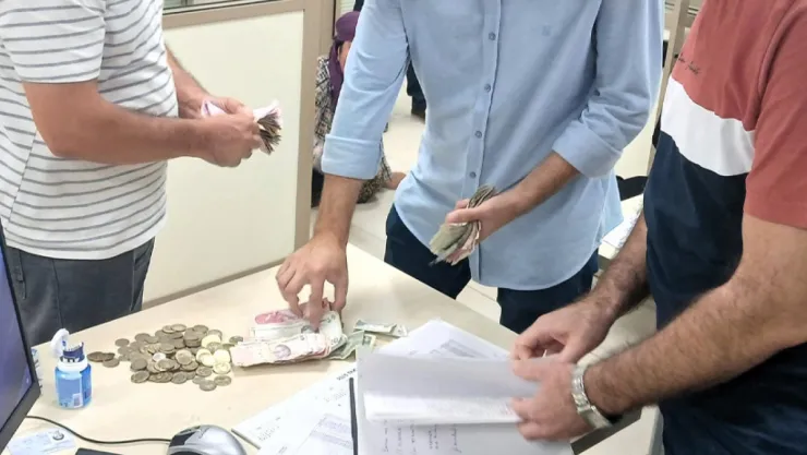 Kocaeli'de dilencinin üzerinden çıkan para şok etti