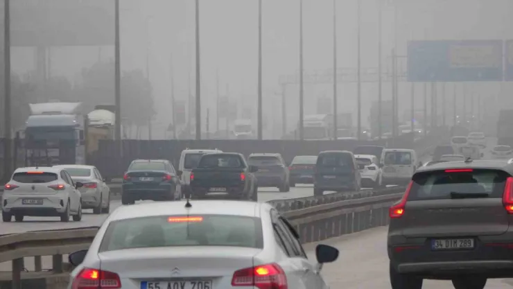 Kocaeli'de etkili olan sis sürücülere zor anlar yaşattı