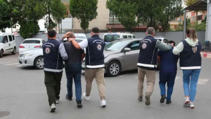 Kocaeli'de firari hükümlü ve 2 göçmen kaçakçısı tutuklandı