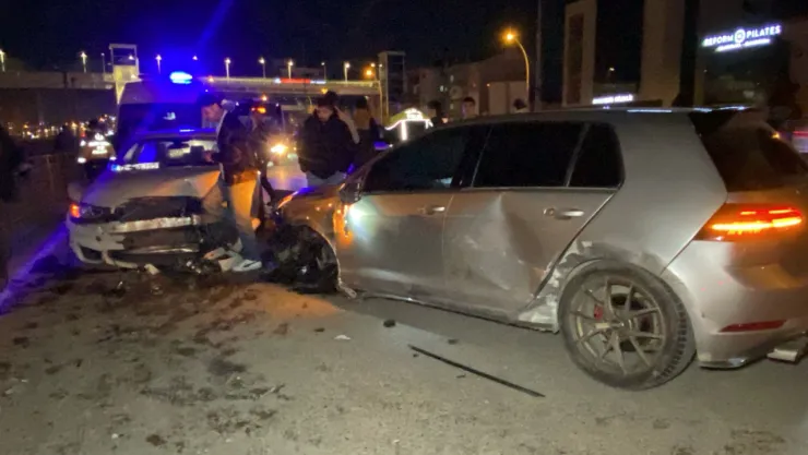 İzmit'teki kazada iki araç hurdaya döndü