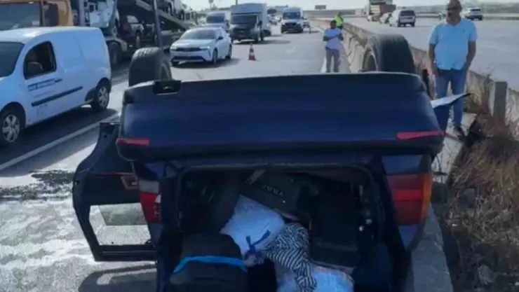Kocaeli'de oto çekiciyle çarpışan otomobil devrildi: 3 yaralı