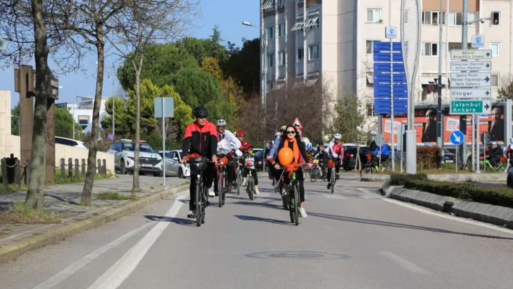 Kocaeli'de Şiddete karşı pedal çevirdiler