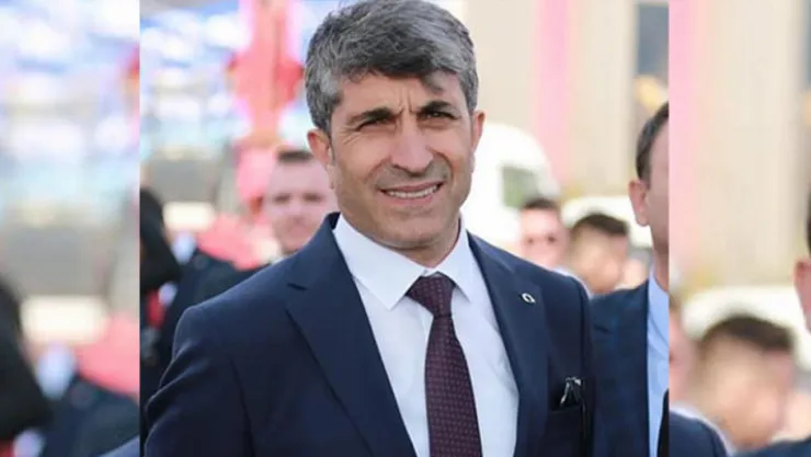 Kocaeli'de siyasetçinin aracına 5 kurşun!