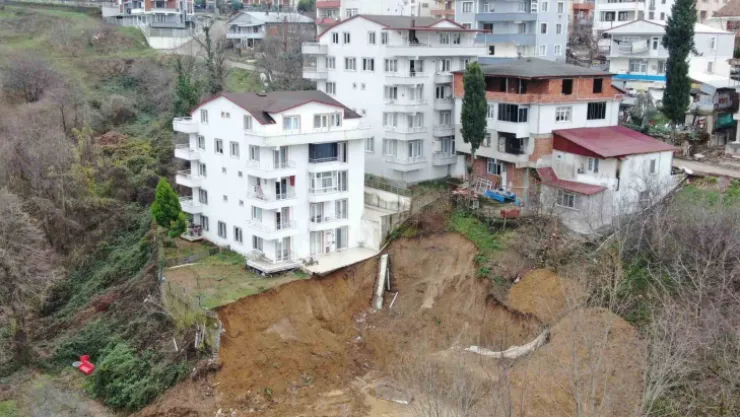 Toprak kaymasının boyutu gün ağarınca ortaya çıktı