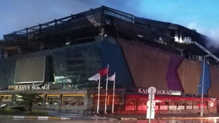Kocaeli'deki AVM yangınında büyük hasar!