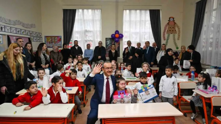 Vali Yavuz karne gününde çocukların heyecanını paylaştı