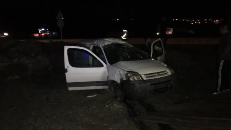 Kocaeli'nde kontrolden çıkan araç şarampole uçtu