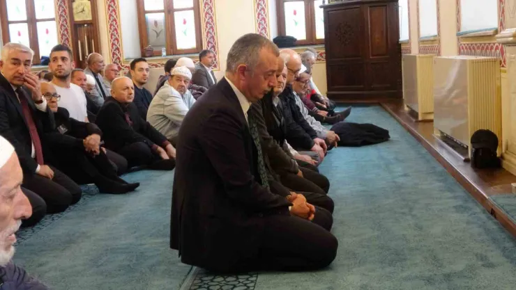 Vali Aktaş, Atatürk için okutulan mevlide katıldı