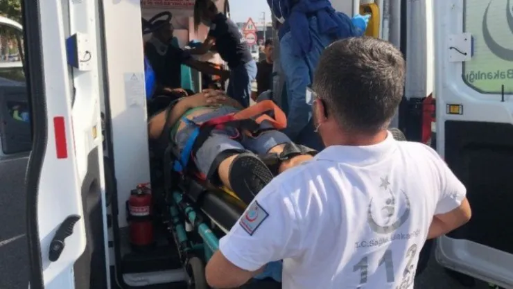 Kocaeli'de 2 otomobil çarpıştı: 3 yaralı