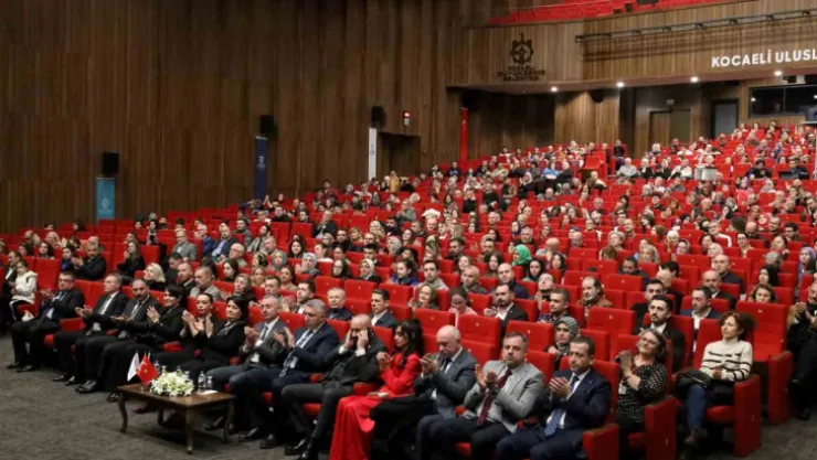 Kocaelililer Dr. Sadık Ahmet'in hayat hikayesini izledi