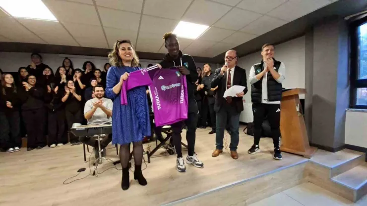 Kocaelispor'dan öğretmenler günü sürprizi