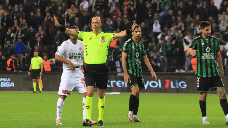 Kocaelispor en çok kartı Sakaryaspor maçında gördü