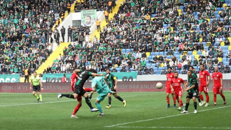 Kocaelispor şampiyonluk turunu İzmit'e bıraktı: 3-0