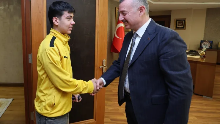 Kocaelisporlu Efe Kartal'dan Büyükakın'a ziyaret