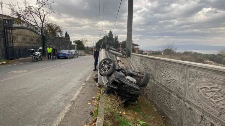 Kocaeli'de kontrolden çıkan otomobil takla attı