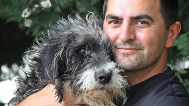 Köpeğini kredi çekerek ayağa kaldırdı