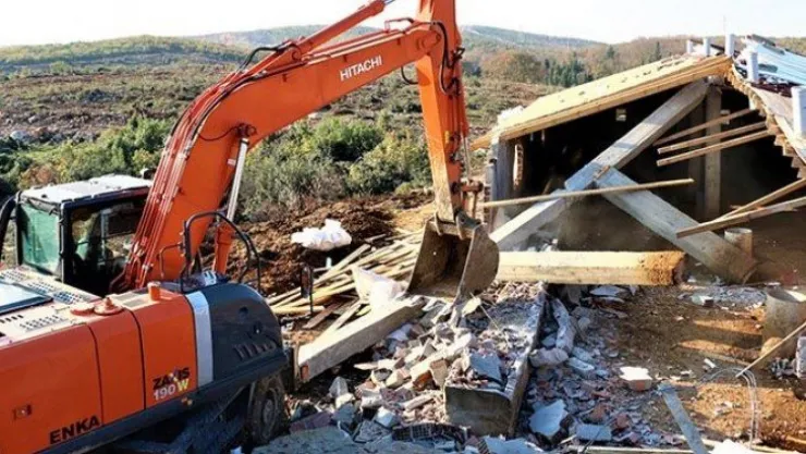 Körfez'de kaçak yapılar yıkılıyor!