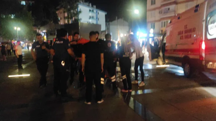 Kovaladığı genci kentin göbeğinde bıçakladı