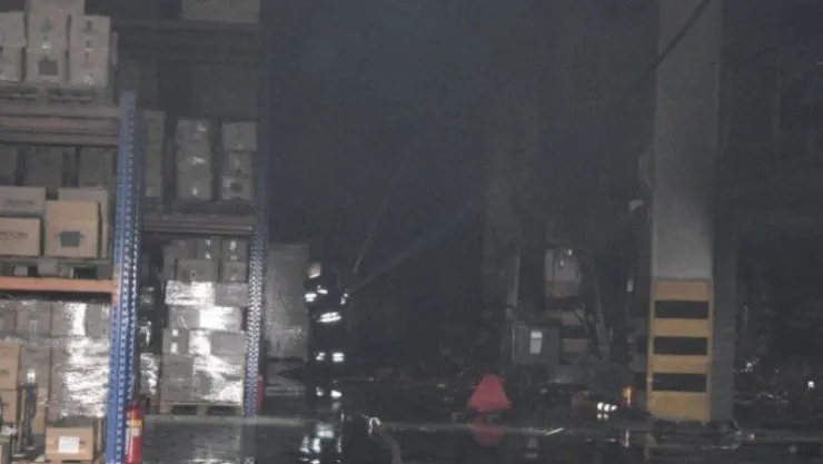 Kozmetik ürünleri fabrikasında korkutan yangın