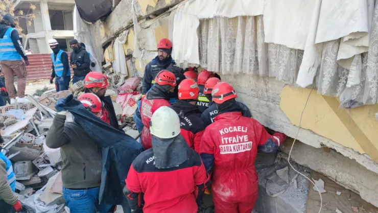 Kutsal mücadele, alevler arasında zamanla yarış