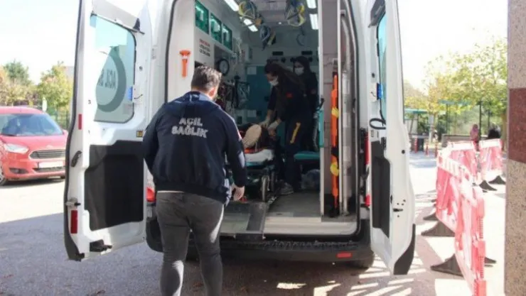 Lastik fabrikasında iskeleden düşen işçi yaralandı
