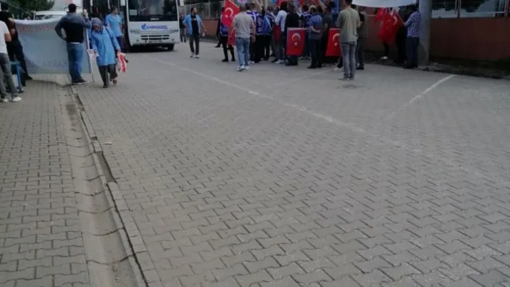 Sakarya'da işten çıkarılan işçiler ayaklandı!