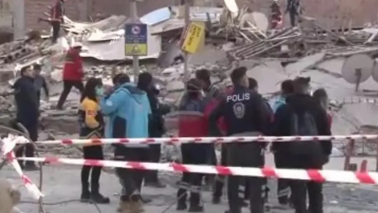 Malatya'da 5 katlı bina çöktü