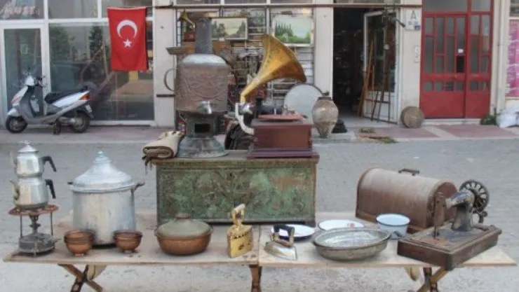 Merakı antika dükkanı açtırttı!
