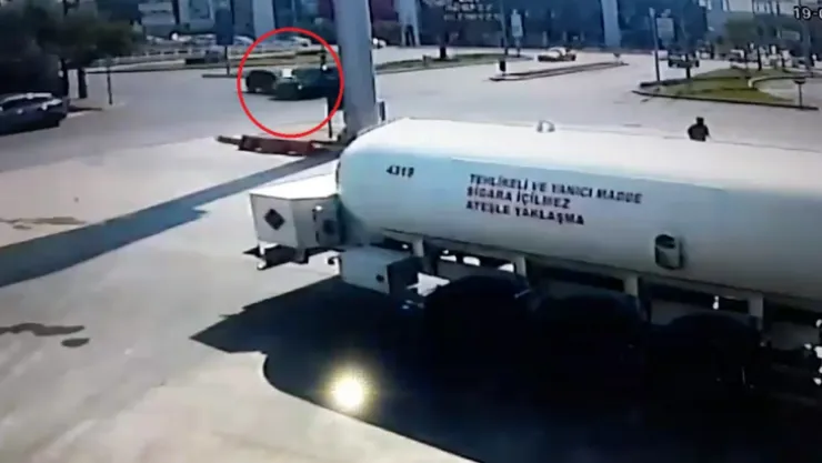 Minibüsle otomobil kavşakta çarpıştı: yaralılar var