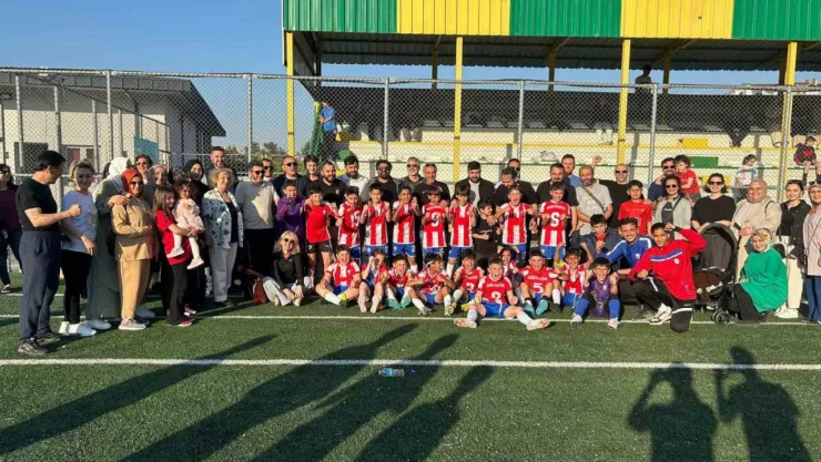 Minik yıldızlar namağlup şampiyon oldu