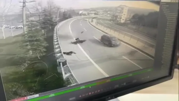 Motosikletlinin öldüğü feci kazanın görüntüleri