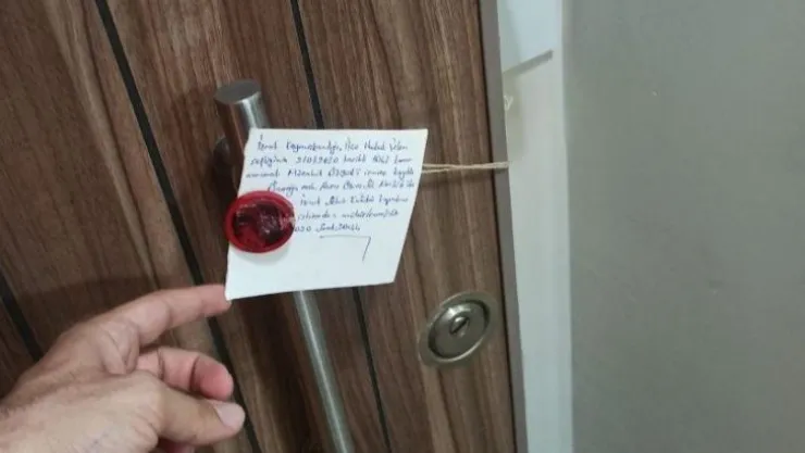 Mührü kırıp yine kumar oynadılar