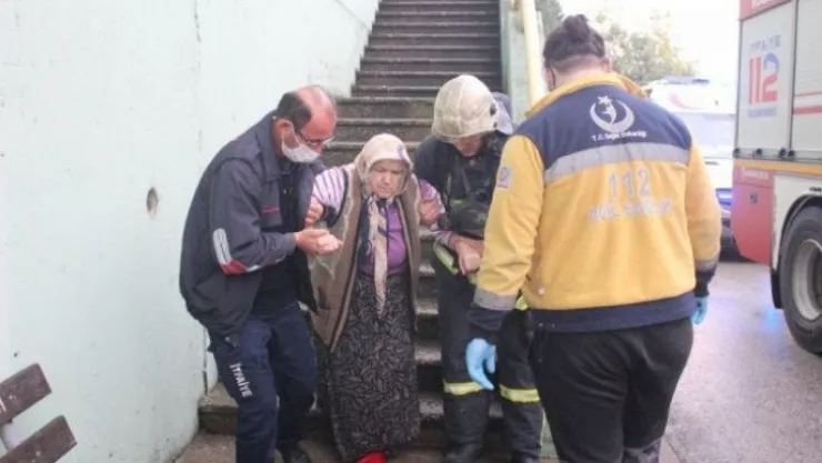 Ocakta unutulan yemek yaşlı çifti hastanelik etti