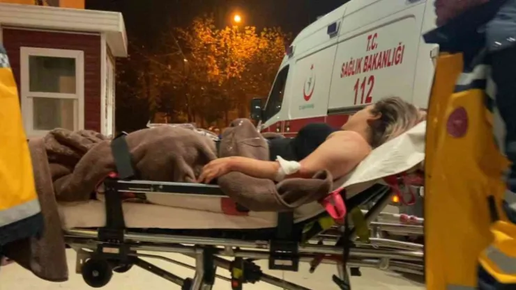 Bursa'da öfkeli koca eşini 6 yerinden bıçakladı