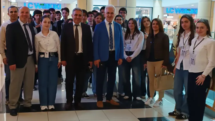 Öğrencilerden yıl sonu resim sergisi