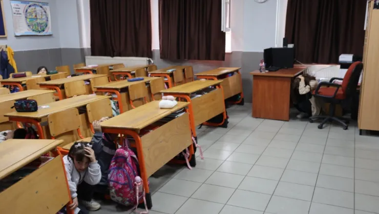 Öğrencilere afet bilinci eğitimi